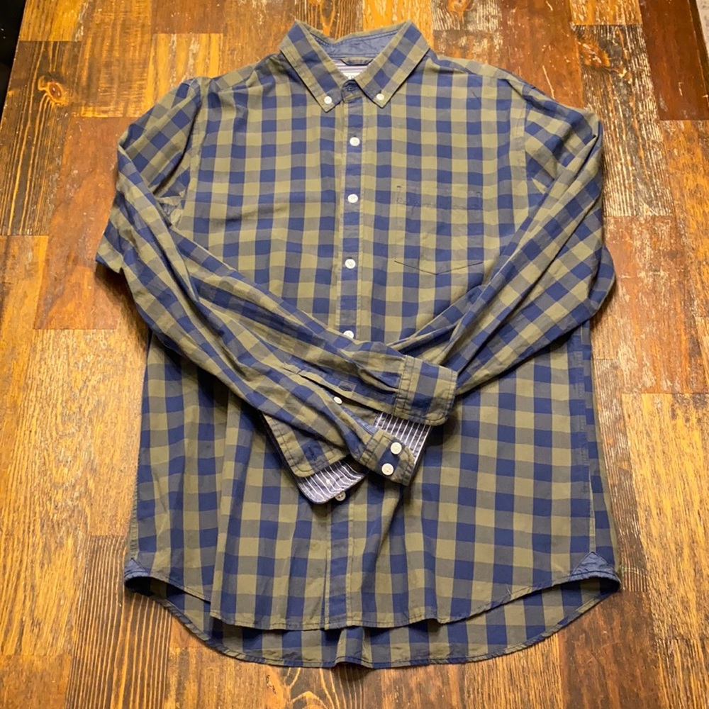 Men’s Express Button-Down Shirt